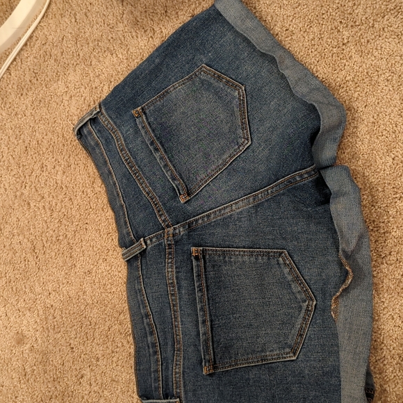 Old Navy Jean Shorts - Picture 3 of 4